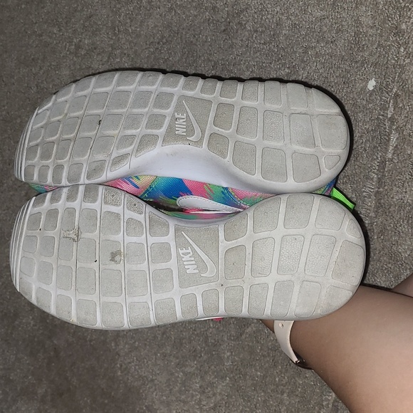 Nike Roche - Picture 3 of 6